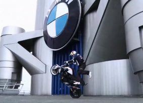 קוקוריקו: כריס פייפר במגדל ב.מ.וו