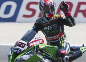 WSBK מאגני קור: ריי מנצח ללא רחמים על סייקס