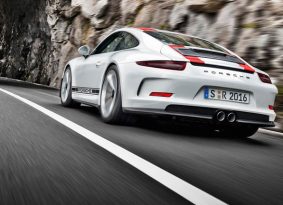 אקשן- פורשה 911R 2017
