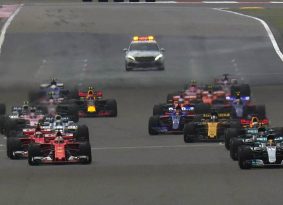 F1: המילטון משייט לניצחון בסין