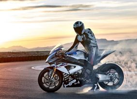 ב.מ.וו HP4 RACE יוצא לשוק: 215 כ"ס על 171 קילו רטוב על חצי מיליון שקל פלוס