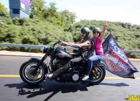 אופנועני הארלי דוידסון עושים הסברה למניעת סרטן השד