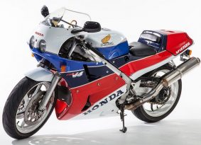 אראי RX-7V רפליקת הונדה RC30