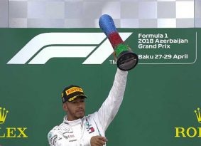 F1 איזרבז'אן: המילטון מנצח בניגוד לכל היגיון