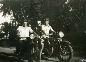 חלוצים רוכבים | 'תמונות של סבא על אופנוע'
