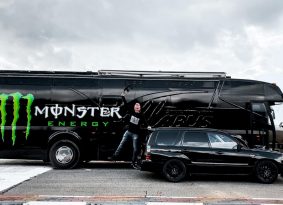 מונסטר אנרג'י מגיעה לישראל באוטובוס (?!)