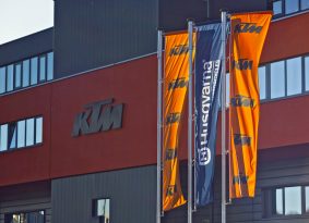 בגלל הקורונה: KTM, הוסקוורנה וגאס גאס משעות את הייצור