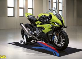 ב.מ.וו: M1000RR בגרסת 50 שנה ל־M