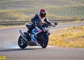 ב.מ.וו M1000R: נייקד עם 210 כ"ס