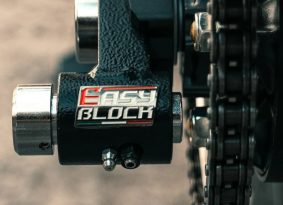 אופנועית מתחילה לייבא את מנעולי EasyBlock