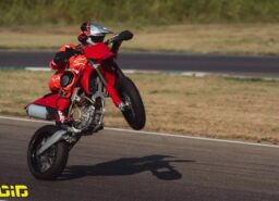 דוקאטי משלימה את המפרט ל־Desmo450 SM