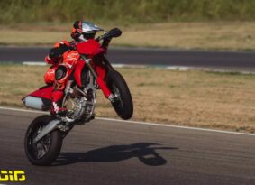 דוקאטי משלימה את המפרט ל־Desmo450 SM